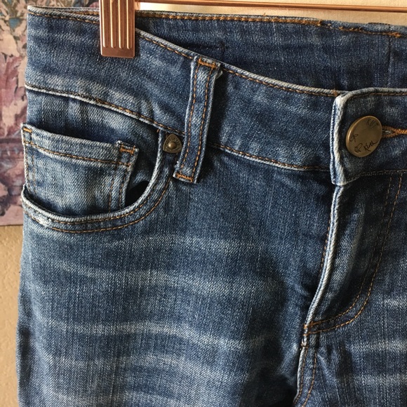 Kut From The Kloth Distressed Cuffed Cropped Jeans - Picture 5 of 8